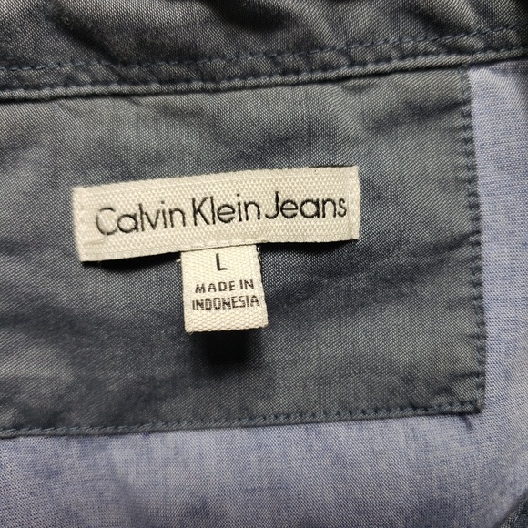 SALE!! Calvin Klein Jeans short sleeve shirt - Picture 5 of 8